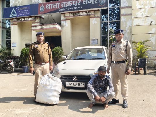 ऑपरेशन &ldquo;आघात&rdquo; बना तस्करों के लिए काल &mdash; पहाड़ मंदिर रोड पर सघन नाकेबंदी के दौरान 21 किलो से अधिक गांजा के साथ तस्कर गिरफ्तार, ओडिशा से लाकर खपाने की साजिश नाकाम, कार-मोबाइल सहित 10 लाख से अधिक की संपत्ति जब्त
