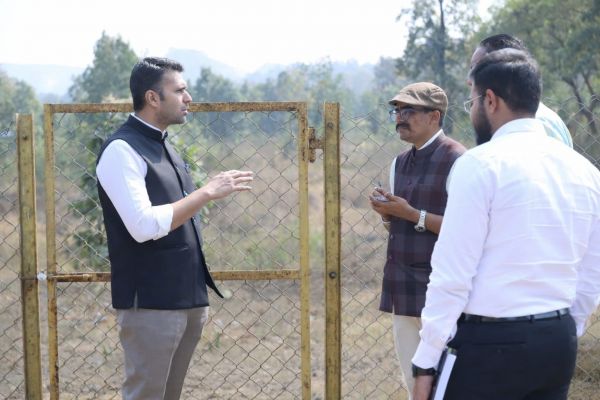 श्रमिक हित सर्वोपरि : सुरक्षा प्रावधान, स्वास्थ्य सुविधाएं, स्वच्छता और पर्यावरणीय मानकों की होगी नियमित जांच, औद्योगिक क्षेत्रों में जवाबदेही सुनिश्चित करने कलेक्टर की ठोस पहल