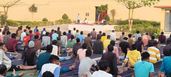रायगढ़ जिला जेल में &lsquo;निश्चय&rsquo; कार्यक्रम के तहत पांच दिवसीय योग शिविर का शुभारंभ, 490 बंदियों ने लिया आत्मशुद्धि और सकारात्मक जीवन की ओर बढ़ने का संकल्प