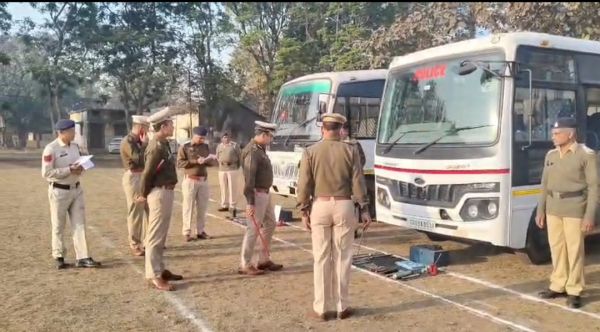 एसएसपी शशि मोहन सिंह ने किया पुलिस लाइन रायगढ़ का वार्षिक निरीक्षण, परेड की सलामी लेकर बलवा ड्रिल और विभिन्न शाखाओं की तैयारियों का लिया विस्तृत जायजा