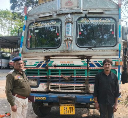 ऑपरेशन प्रहार&rdquo; की गूंज से कांपा स्क्रैप माफिया: एसएसपी शशि मोहन सिंह की अगुवाई में 140 टन अवैध कबाड़ जब्त, 9 वाहन समेत 1.60 करोड़ की संपत्ति जप्त!