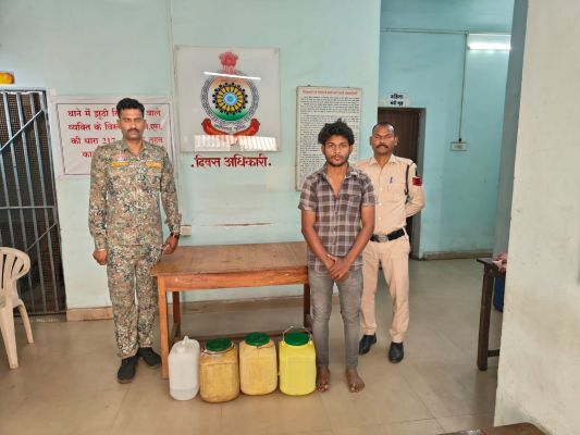 होली से पहले &ldquo;ऑपरेशन आघात&rdquo; का बड़ा धमाका &mdash; 48 घंटे में अवैध शराब कारोबारियों पर पुलिस का करारा प्रहार, 204 लीटर महुआ शराब जब्त, 11 आरोपी सलाखों के पीछे