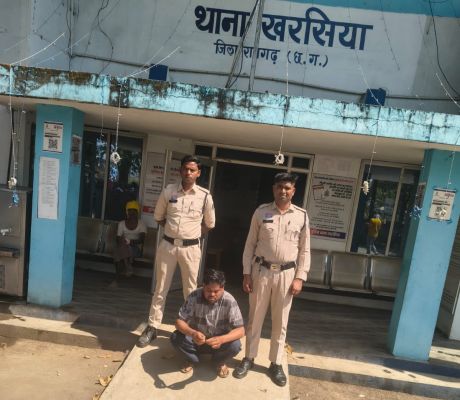 भारत-वेस्टइंडीज मुकाबले पर मोबाइल एप से चल रहा था ऑनलाइन सट्टा का खेल, खरसिया में पुलिस की दबिश से मचा हड़कंप &mdash; सट्टा खाईवाल मुकेश अग्रवाल गिरफ्तार, 4 हजार नकद और मोबाइल जब्त