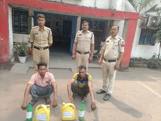 जिले में अवैध शराब के खिलाफ पुलिस की सख्ती जारी, &ldquo;ऑपरेशन आघात&rdquo; में तीन थानों में दबिश देकर 44 लीटर महुआ शराब बरामद, चार आरोपियों पर आबकारी एक्ट के तहत कार्रवाई