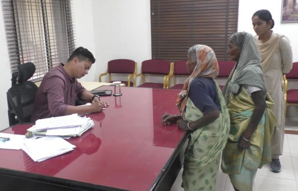 जनदर्शन में पर्यावरण प्रदूषण एवं प्राकृतिक नाले से अवैध जल दोहन की शिकायत,अपर कलेक्टर ने जांच के दिए निर्देश, सुनी आमजनों की समस्याएं