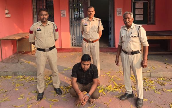 ब्लैकमेलिंग से टूटी महिला की जिंदगी: ऑडियो रिकॉर्डिंग के सहारे बना रहा दबाव, तंग आकर लगाई फांसी &mdash; पुलिस ने आरोपी को किया गिरफ्तार