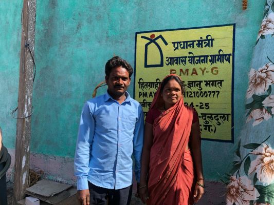 कच्चे घर से पक्के आशियाने तक&hellip; प्रधानमंत्री आवास योजना से बदली ग्रामीण की तकदीर, जशपुर के ज्ञानु भगत का साकार हुआ वर्षों पुराना सपना
