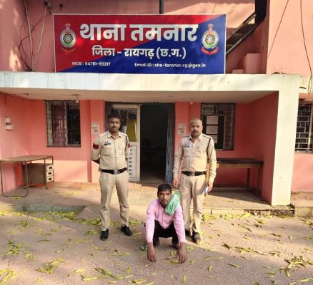 ऑपरेशन तलाश&rdquo; में तमनार पुलिस की बड़ी सफलता: टांगी से जानलेवा हमला कर फरार चल रहा आरोपी बाबूलाल राठिया गिरफ्तार, पुलिस ने हथियार सहित दबोचा
