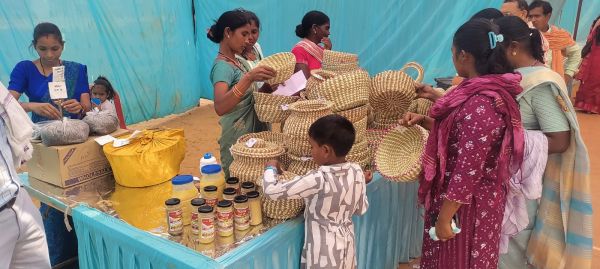सेवई घास की टोकनी से बदली जिंदगी: समूह की महिलाएं बन रहीं आत्मनिर्भर,सामूहिक प्रयास और मेहनत से आत्मनिर्भरता की नई मिसाल