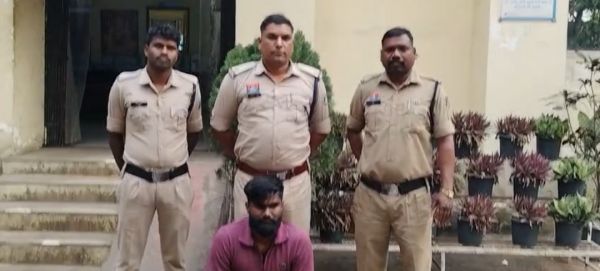 &ldquo;ऑपरेशन तलाश&rdquo; में रायगढ़ पुलिस का बड़ा एक्शन &mdash; लिव-इन पार्टनर संग रची चोरी की साजिश का मास्टरमाइंड निलेश साहू गिरफ्तार, ₹3.20 लाख के सोने के सिक्के बरामद