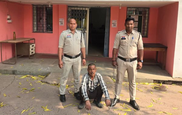 मिलूपारा अंधे कत्ल का सनसनीखेज खुलासा: दोस्त ही निकला दरिंदा, प्लास्टिक के छोटे टुकड़े ने खोला हत्या का राज, झूठ की परतें उधेड़ते हुए तमनार पुलिस ने किया कातिल का पर्दाफाश