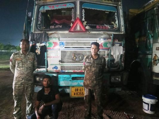 रायगढ़ पुलिस का एक और बड़ा एक्शन: बिना दस्तावेज 18 लाख का स्क्रैप कबाड़ जब्त, आरोपी चालक गिरफ्तार, अवैध कारोबारियों में खलबली