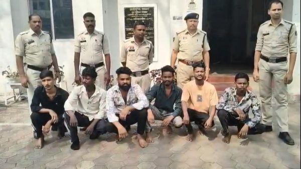 आधी रात घर में घुसकर दबंगों ने मचाया तांडव, गाली-गलौच, मारपीट और तोड़फोड़ से इलाके में फैली दहशत&mdash; रायगढ़ पुलिस का बड़ा एक्शन, 6 आरोपी गिरफ्तार, गैरजमानती धाराओं में भेजे गए जेल