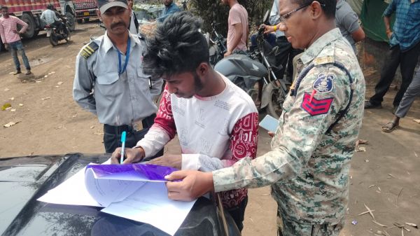 ऑपरेशन प्रहार&rdquo; का ताबड़तोड़ असर &mdash; 24 घंटे में रायगढ़ पुलिस की 3 बड़ी कार्रवाई, करोड़ों के अवैध कबाड़ नेटवर्क पर कसा शिकंजा