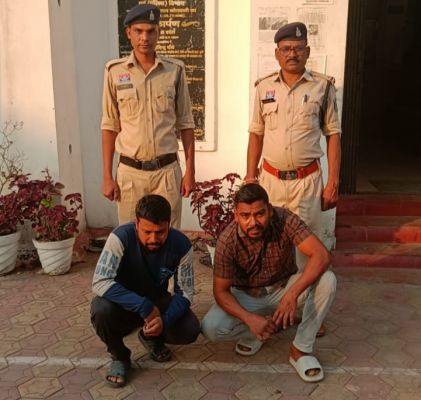 युवक पर बोतल से हमला कर 10 हजार की लूट, कोतवाली पुलिस की त्वरित कार्रवाई में चंद घंटों के भीतर दोनों आरोपी गिरफ्तार, लूटी गई रकम बरामद कर भेजे गए जेल