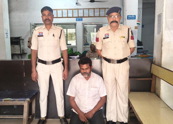 ऑपरेशन अंकुश&rdquo; का ताबड़तोड़ असर&mdash;रायगढ़ में सट्टा कारोबार पर पुलिस का बड़ा प्रहार, रेलवे बंगलापारा और बेलादुला मरीन ड्राइव में रेड कर 3 आरोपी रंगे हाथ गिरफ्तार