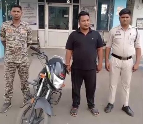 आधी रात हाईवे पर ट्रेलर रोककर ड्राइवर से बेरहमी से मारपीट, लूटे हजारों रुपये&mdash;खरसिया पुलिस की ताबड़तोड़ कार्रवाई में आदतन बदमाश गिरफ्तार