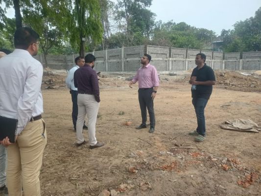 शहर विकास की रफ्तार पर कलेक्टर की पैनी नजर &mdash; औचक निरीक्षण में दिए सख्त निर्देश, समय से पहले काम पूरा करने की हिदायत