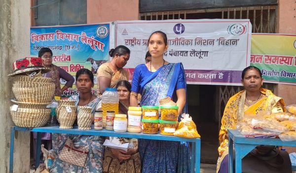 लैलूंगा की महिलाओं ने खड़ा किया खुद का रोजगार :&nbsp;दूध से घी-पनीर, वर्मी कम्पोस्ट और हाथों से टोकरी-हर हुनर बन रहा आय का जरिया