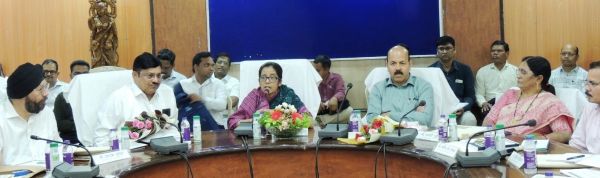 खरीफ से पहले कृषि में बड़ा बदलाव: रासायनिक खाद का विकल्प बनेंगे हरित खाद, नीली-हरी शैवाल और जैव उर्वरक &mdash; उत्पादन आयुक्त शहला निगार का स्पष्ट संदेश, &ldquo;गांव-गांव पहुंचाओ टिकाऊ खेती की तकनीक&rdquo;