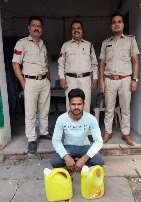 आबकारी विभाग की ताबड़तोड़ कार्रवाई: खरसिया में 10 लीटर अवैध महुआ शराब जब्त, चारपारा निवासी युवक गिरफ्तार, आबकारी एक्ट की गंभीर धाराओं में मामला दर्ज