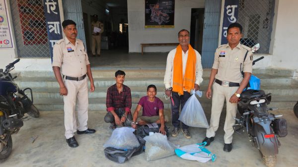 &ldquo;ऑपरेशन आघात : रायगढ़ पुलिस की डबल रेड में गांजा-शराब तस्करों की कमर टूटी, 5 आरोपी सलाखों के पीछे &mdash; उड़ीसा कनेक्शन का बड़ा खुलासा&rdquo;