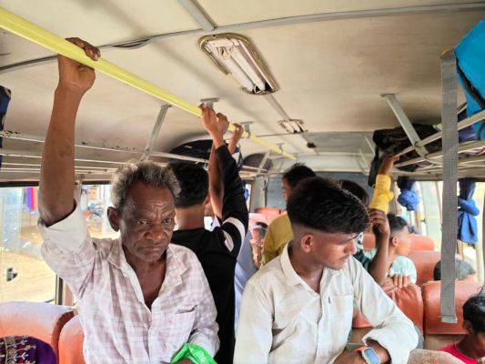 नक्सलवाद के खात्मे के बाद सुकमा में विकास की रफ्तार तेज, मुख्यमंत्री ग्रामीण बस योजना से गांव-शहर की दूरी हुई खत्म