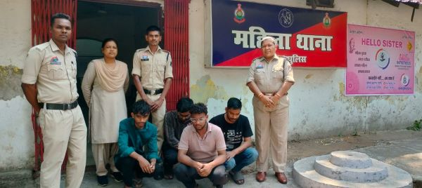&ldquo;ऑपरेशन तलाश&rdquo; का बड़ा एक्शन: सरेराह युवती से छेड़खानी करने वाले 4 फरार आरोपी गिरफ्तार, महिला थाना की ताबड़तोड़ कार्रवाई से मचा हड़कंप
