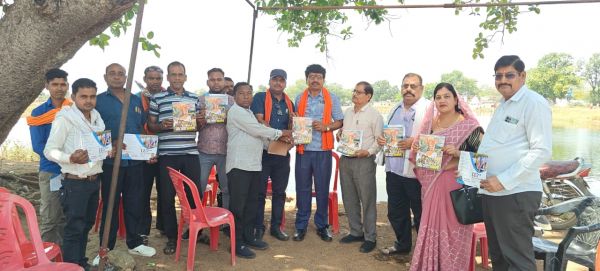 खरसिया में जनमन पत्रिका का निःशुल्क वितरण, लोगों ने सराहा,जनकल्याणकारी योजनाओं की जानकारी का सशक्त माध्यम बनी &lsquo;जनमन&rsquo;