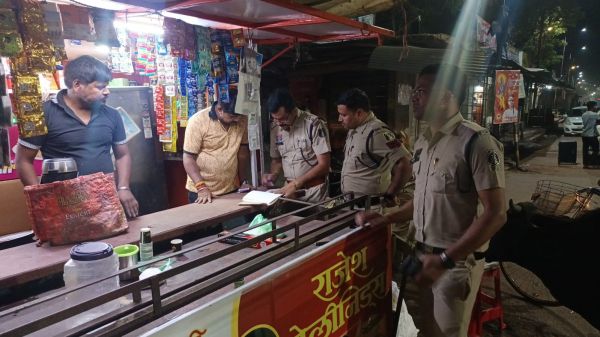 सार्वजनिक स्थानों पर धूम्रपान करने वालों पर गिरी पुलिस की गाज: खरसिया-मदनपुर समेत कई क्षेत्रों में ताबड़तोड़ कार्रवाई, नियम तोड़ने वालों को सख्त चेतावनी