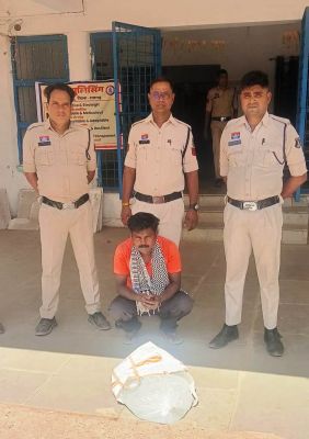 पुलिस की सख्ती से हड़कंप &mdash; ग्राम छपोरा में अवैध शराब भट्टी तोड़ी गई, धनागर में 50 डिब्बों में भरा महुआ पास नष्ट, बाघाडोला से 12 लीटर शराब के साथ आरोपी गिरफ्तार