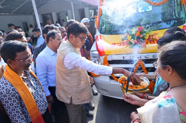 वित्त मंत्री श्री चौधरी ने एएलएस एम्बुलेंस को दिखाई हरी झंडी,गंभीर मरीजों के लिए बनेगी लाइफलाइन, आधुनिक उपकरणों से लैस एम्बुलेंस