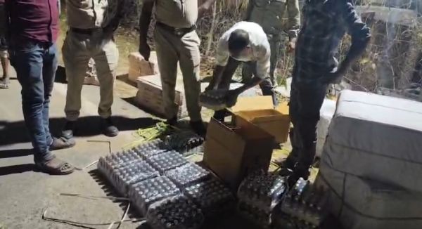 जशपुर से रायगढ़ जा रही वासुदेव बस में 48 लीटर नशीली कफ सिरप बरामद, ड्राइवर-कंडक्टर समेत 3 गिरफ्तार&mdash;तपकरा पुलिस की बड़ी कार्रवाई ,बिहार से तस्करी कर रायगढ़ ले जा रहे थे आरोपी