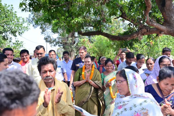 नकबार में स्नेह मिलन कार्यक्रम बना जनसंवाद का बड़ा मंच, विधायक गोमती साय ने ग्रामीणों की समस्याएं सुनीं, समाधान का दिया भरोसा और विकास की योजनाओं पर की विस्तृत चर्चा