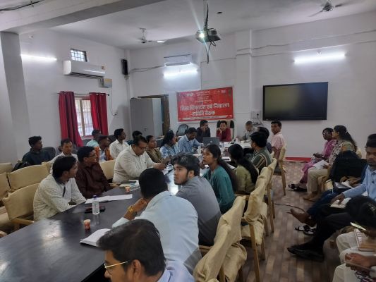 मुख्य चिकित्सा स्वास्थ्य अधिकारी ने ली समीक्षा बैठक ,आयुष्मान कार्ड बनाने में प्रगति लाने के दिए निर्देश&nbsp;