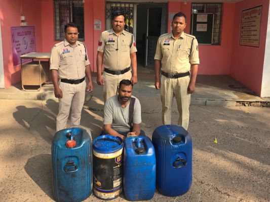 तमनार के &ldquo;अपना ढाबा&rdquo; में छापा, 160 लीटर अवैध डीजल जब्त, बिना सुरक्षा इंतजाम के चल रहा था खतरनाक खेल, संचालक गिरफ्तार