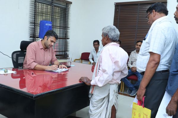 जनदर्शन में जिलेभर से पहुंचे आवेदकों ने सुनाईं अपनी समस्याएं,कलेक्टर ने आवेदनों के त्वरित निराकरण के दिए निर्देश
