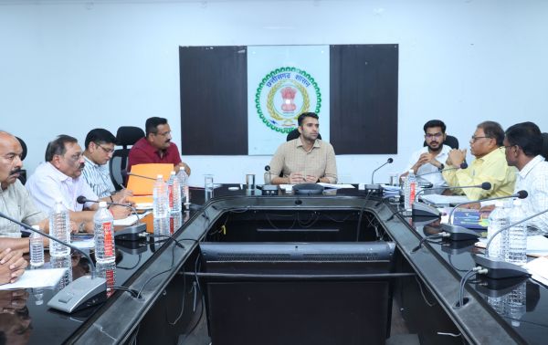 कलेक्टर की अध्यक्षता में रेडक्रॉस की बैठक आयोजित, स्वास्थ्य सेवाओं के विस्तार पर दिया गया जोर , ड्राइवरों व खदान कर्मियों को मिलेगा प्राथमिक उपचार प्रशिक्षण, 8 मई को होगी वार्षिक सभा