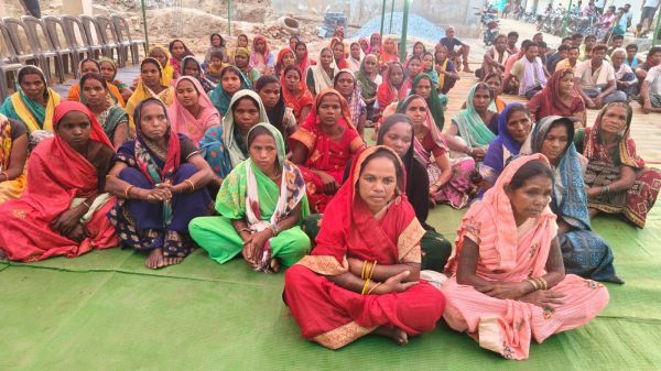 घरघोड़ा बना नशा मुक्ति की मिसाल: पुलिस-जनभागीदारी से अवैध शराब पर कसा शिकंजा, गांव ने लिया पूर्ण शराबबंदी का संकल्प