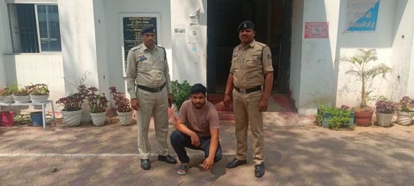 सट्टा नेटवर्क की कमर तोड़ने में जुटी रायगढ़ पुलिस, बड़े खाईवालों पर लगातार शिकंजा, दबाव में एक-एक कर सरेंडर कर रहे आरोपी, अब एजाज खान भी पहुंचा कोतवाली, जीरो टॉलरेंस नीति से अवैध कारोबारियों में मचा हड़कंप&rdquo;