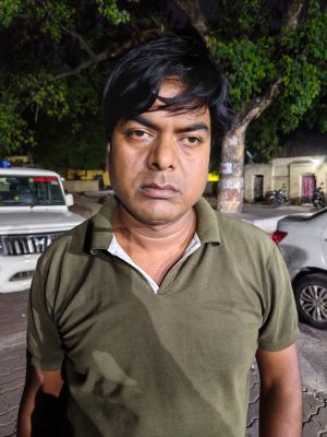 नौकरी का झांसा, फर्जी नाम &ldquo;विजय&rdquo; का खेल और सुनसान में दरिंदगी की कोशिश &mdash; महिला व नाबालिग से छेड़खानी कर भागा आरोपी, पुलिस ने मोबाइल ट्रैकिंग से दबोचा, आरोपी को कार सहित गिरफ्तार कर भेजा जेल