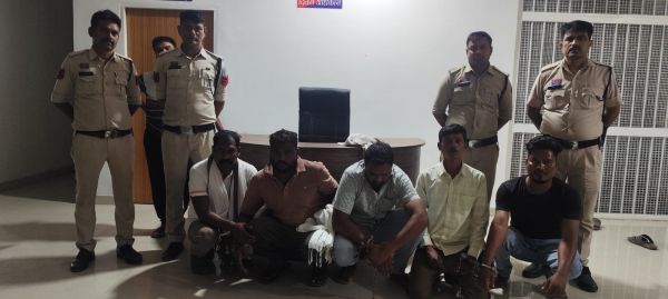 &ldquo;कार खड़ी करने के मामूली विवाद ने लिया खूनी मोड़: सरेआम मारपीट, ऑफिस में तोड़फोड़ और लूट की वारदात, CCTV और मुखबिर तंत्र के सहारे पुलिस ने कुछ घंटों में खोला राज