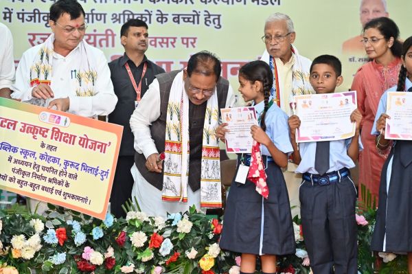 हर हाथ को काम, हर श्रमिक को सम्मान: 800 करोड़ DBT, शिक्षा से आवास तक योजनाओं की बौछार&mdash;विष्णु देव सरकार का श्रमिक सशक्तिकरण मॉडल बना मिसाल