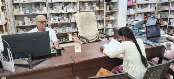&ldquo;सही दवा, शुद्ध आहार-यही छत्तीसगढ़ का आधार&rdquo; अभियान में सख्ती: औचक निरीक्षण से मची हलचल, वैक्सीन भंडारण से लेकर नारकोटिक दवाओं तक खंगाले रिकॉर्ड