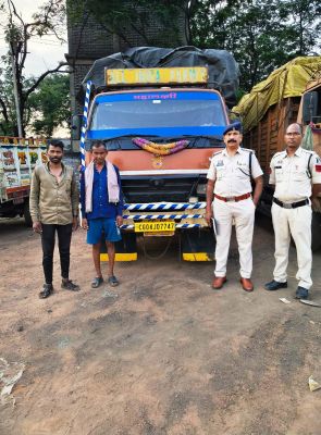 &ldquo;ऑपरेशन प्रहार&rdquo; में रायगढ़ पुलिस का अब तक का बड़ा शिकंजा : तमनार चौक पर नाकेबंदी में 4 माजदा वाहन पकड़े गए, 14 टन 700 किलो संदिग्ध कबाड़ और 31 लाख से ज्यादा की संपत्ति जब्त, अवैध कबाड़ कारोबारियों में मचा हड़कंप