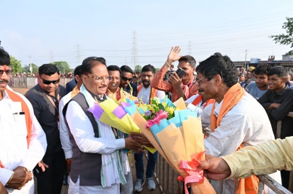 सुशासन तिहार 2026 : कुसमूरा में मुख्यमंत्री श्री विष्णुदेव साय का भव्य आगमन, कोतरा हेलीपेड पर गूंजा स्वागत उत्साह
