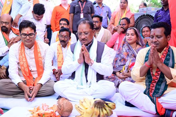 सुशासन तिहार में विकास की सौगात : मुख्यमंत्री श्री विष्णुदेव साय ने रायगढ़ जिले को 102 करोड़ 93 लाख रुपए से अधिक के विकास कार्यों की दी बड़ी सौगात, 24 कार्यों का लोकार्पण एवं भूमिपूजन, सड़कों, सिंचाई, शिक्षा एवं अधोसंरचना को मिलेगी नई गति