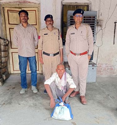 महुआ शराब के अवैध कारोबार पर आबकारी विभाग का बड़ा शिकंजा, दो दिन में 20 लीटर महुआ शराब जब्त, दो आरोपी गिरफ्तार कर भेजे गए जेल