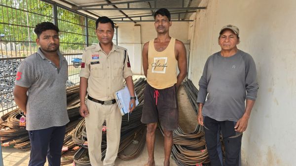 &ldquo;ऑपरेशन प्रहार&rdquo; का बड़ा धमाका : रायगढ़ पुलिस ने अवैध कबाड़ माफियाओं पर कसा शिकंजा, 23 लाख की संपत्ति जब्त