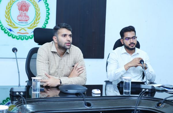 सुशासन तिहार में प्राप्त आवेदनों का करें गुणवत्तापूर्ण निराकरण-कलेक्टर,जनसमस्या निवारण शिविरों में मिली शिकायतों और मांगों के संवेदनशील परीक्षण के दिए निर्देश